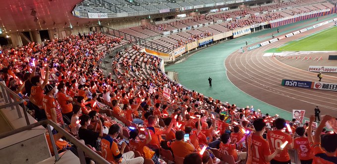 そういえば試合前にレン・クリカワ特派員から、この観戦状況になってから試合前ピッチ練習で、いつも新潟サポは相手チームが入っ そういえば試合前にレン・クリカワ特派員から、この観戦状況になってから試合前ピッチ練習で、いつも新潟サポは相手チームが入っ