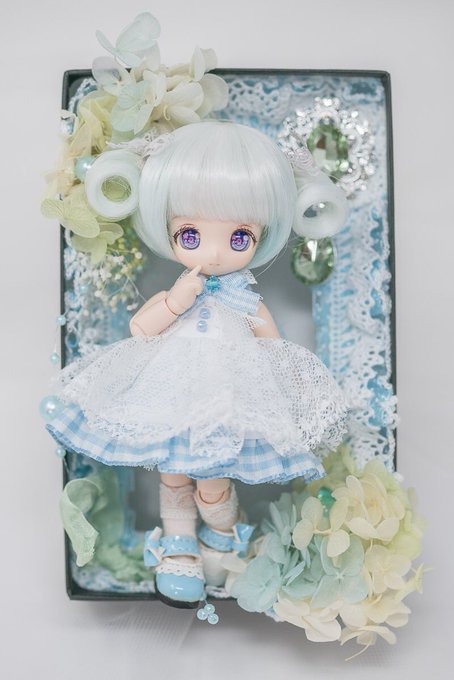 ◆ポンポンリトルシープ・クリスタルブルー◆(3.5〜4インチウィッグ)ひつじさんのような、ころんとしたカールをリボンで結 ◆ポンポンリトルシープ・クリスタルブルー◆(3.5〜4インチウィッグ)ひつじさんのような、ころんとしたカールをリボンで結