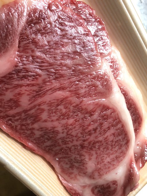 一枚はステーキ もう一枚はシャリアピンステーキに決定しましたー!食戟のソーマ見てる人ならわかるかな? 一枚はステーキ もう一枚はシャリアピンステーキに決定しましたー!食戟のソーマ見てる人ならわかるかな?