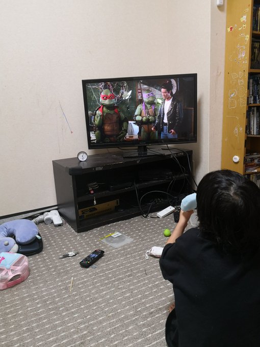 いかん、レンタルしてきたミュータントタートルズのせいで寝よらん。1990年版やけど。。。(^-^ゞ連続1~3迄とかシリー いかん、レンタルしてきたミュータントタートルズのせいで寝よらん。1990年版やけど。。。(^-^ゞ連続1~3迄とかシリー