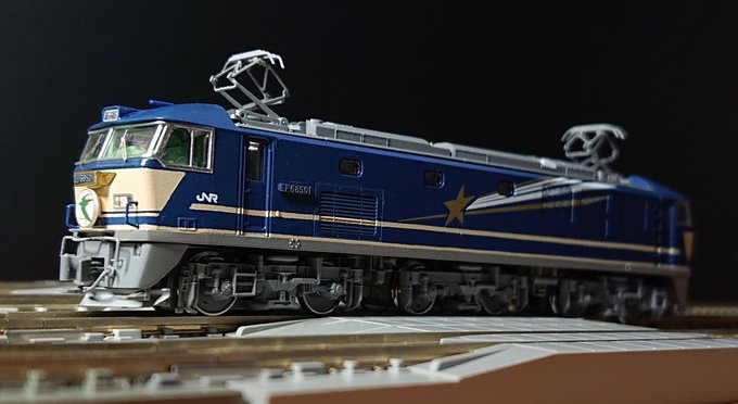とりあえずEF68だけ完成しました。これから客車だと何年かかるのやら。#RAILWARS とりあえずEF68だけ完成しました。これから客車だと何年かかるのやら。#RAILWARS