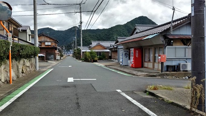 近くにあると言う事で、聖地巡礼もしてきました。「AIR」に登場する舞鶴大波簡易局は建物は残ってましたが休業中で、日本郵便 近くにあると言う事で、聖地巡礼もしてきました。「AIR」に登場する舞鶴大波簡易局は建物は残ってましたが休業中で、日本郵便