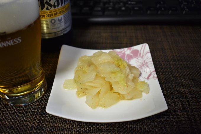 今日の晩酌のオトモは、白菜のピリ辛一夜ずけ。ヨルムンガンド見ながらです。余った食材も無駄にしませんよ♪。 今日の晩酌のオトモは、白菜のピリ辛一夜ずけ。ヨルムンガンド見ながらです。余った食材も無駄にしませんよ♪。
