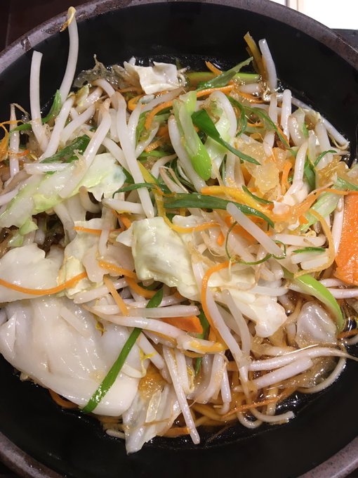 いわもとQで野菜たっぷり蕎麦から神田達磨の鯛焼き神保町楽しいなー今日もいい本買えた小学館で山根あおおに先生のサイン見て嬉 いわもとQで野菜たっぷり蕎麦から神田達磨の鯛焼き神保町楽しいなー今日もいい本買えた小学館で山根あおおに先生のサイン見て嬉