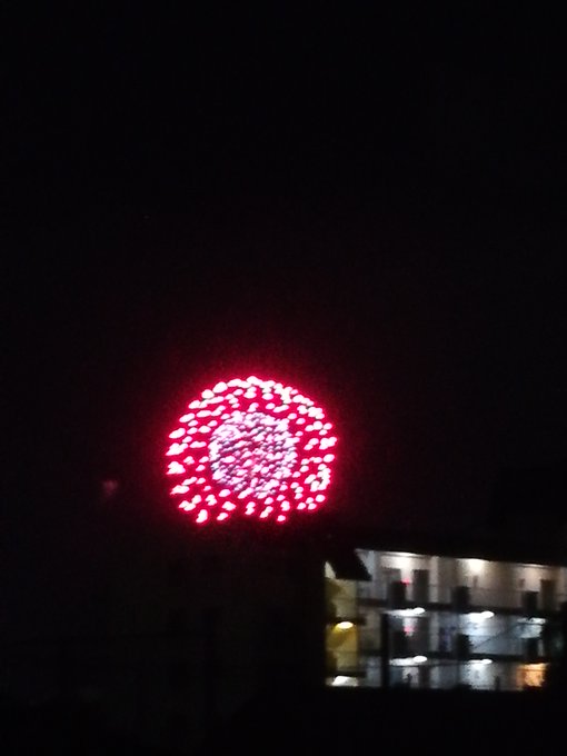 今年は花火見れないかと思ったけど、やっと大分市の滝尾橋付近で花火上がってる✨#大分市#打ち上げ花火 今年は花火見れないかと思ったけど、やっと大分市の滝尾橋付近で花火上がってる✨#大分市#打ち上げ花火