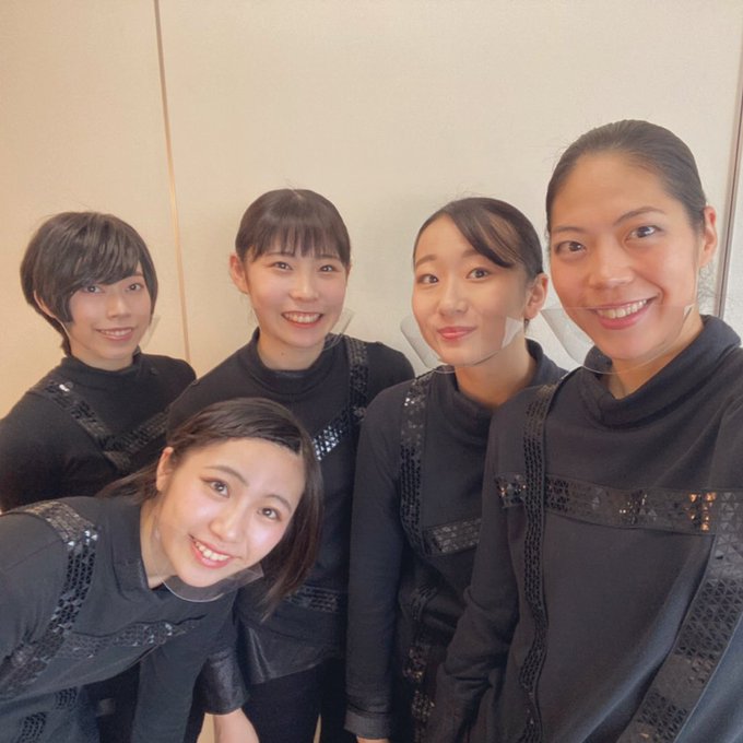 あと、ドッグス女子たち。楽屋はいつも賑やかでとっても楽しかった。(いつもうるさくしてごめんなさい)楽屋生活が明日で最後な あと、ドッグス女子たち。楽屋はいつも賑やかでとっても楽しかった。(いつもうるさくしてごめんなさい)楽屋生活が明日で最後な