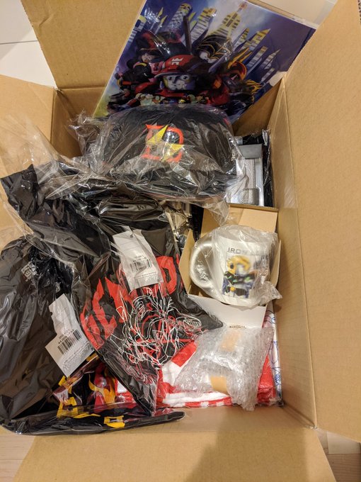 サンライズさんからアイアンリーガーグッズが、ちょっと引く量で届きました(笑)。ありがたく。コンレボ箱の横に仕舞えるかな‥ サンライズさんからアイアンリーガーグッズが、ちょっと引く量で届きました(笑)。ありがたく。コンレボ箱の横に仕舞えるかな‥