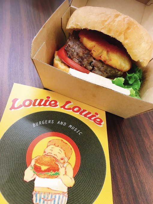 A太さん が#foodpanda で #ルイルイ の #パイナップルハンバーガー 🍔頼んでくれました🎶ごちそうさまでし A太さん が#foodpanda で #ルイルイ の #パイナップルハンバーガー 🍔頼んでくれました🎶ごちそうさまでし