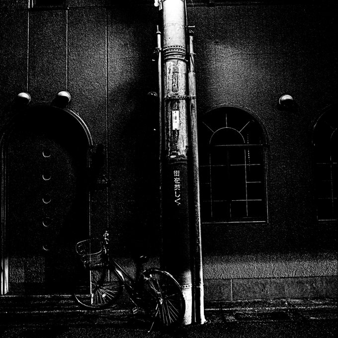 『視線-20200917-』めっきり夜が早くなった。#モノクローム #白黒写真#スクエアフォーマット#スナップ写真 # 『視線-20200917-』めっきり夜が早くなった。#モノクローム #白黒写真#スクエアフォーマット#スナップ写真 #