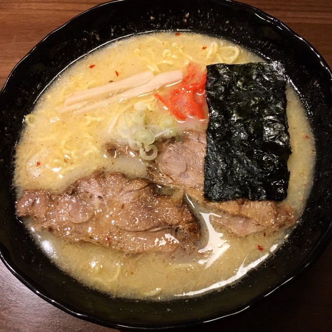 すっかり朝晩冷え込むようになりましたね〜🍃蔵の塩ラーメン久しぶりに食べました🍜世界屋は連休中も休まず営業致します!お待ち すっかり朝晩冷え込むようになりましたね〜🍃蔵の塩ラーメン久しぶりに食べました🍜世界屋は連休中も休まず営業致します!お待ち
