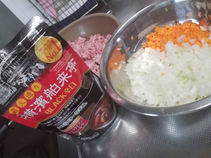 邪神ちゃんドロップキック見てたらカレー食べたくなったのでカレー作る🍛お気に入りのルーが安くなってたのでラッキー 邪神ちゃんドロップキック見てたらカレー食べたくなったのでカレー作る🍛お気に入りのルーが安くなってたのでラッキー