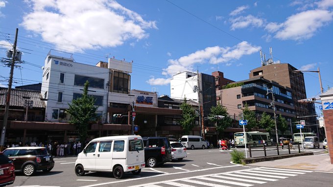 ここが たまこまーけっと の出町桝形商店街かいい感じの老舗が並んでて昔懐かしい気分に浸れるホントに餅屋があるのは知らなか ここが たまこまーけっと の出町桝形商店街かいい感じの老舗が並んでて昔懐かしい気分に浸れるホントに餅屋があるのは知らなか