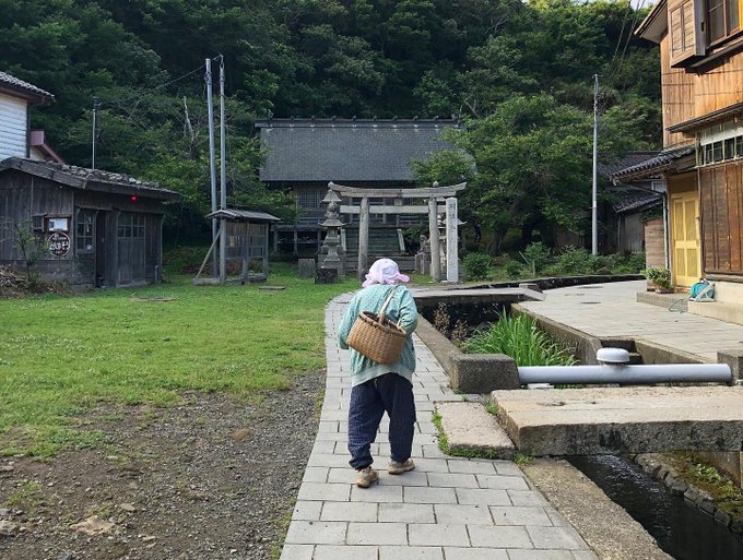 あちこちで昭和というより、戦中・戦後まもなくのような雰囲気をうっすら感じる。しかも史跡や造られた町じゃなくて、現役で人が あちこちで昭和というより、戦中・戦後まもなくのような雰囲気をうっすら感じる。しかも史跡や造られた町じゃなくて、現役で人が
