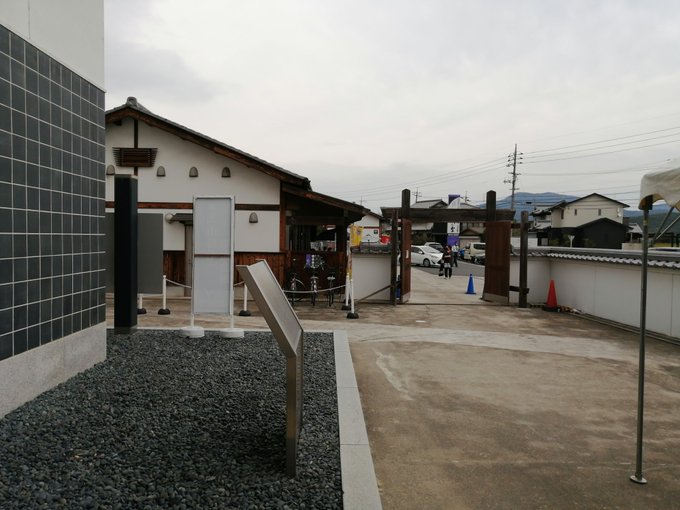 刀剣乱舞様の物販会場が館を出た後にわかりにくいとのことなのでご案内します。山鳥毛観覧後の気持ちで出ていくと見逃すのでまず 刀剣乱舞様の物販会場が館を出た後にわかりにくいとのことなのでご案内します。山鳥毛観覧後の気持ちで出ていくと見逃すのでまず