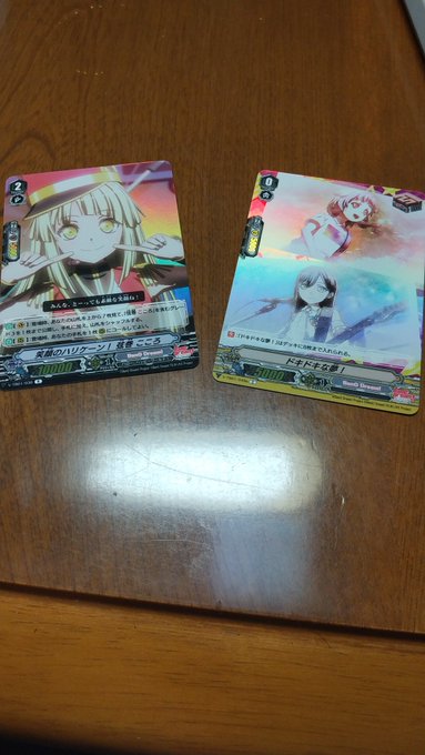 大学帰りに用事があって寄った所にヴァンガードのバンドリコラボ再販売ってたから4パックだけ買ったらエラーカード出たんだが( 大学帰りに用事があって寄った所にヴァンガードのバンドリコラボ再販売ってたから4パックだけ買ったらエラーカード出たんだが(