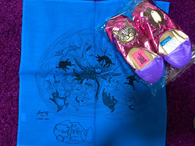 mmts7周年ノベルティのバンダナ届いたよー!伊藤潤二先生の描いた、しょこちゃんが中川寝子達を自在にじゃらしまくるのアグ mmts7周年ノベルティのバンダナ届いたよー!伊藤潤二先生の描いた、しょこちゃんが中川寝子達を自在にじゃらしまくるのアグ