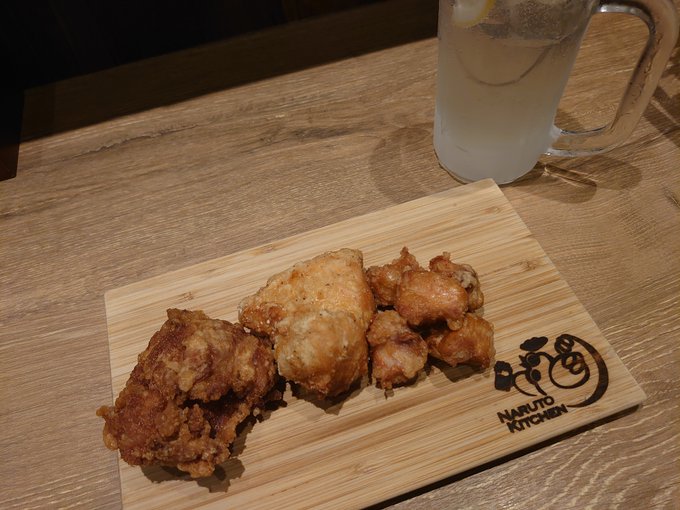 ワカコ酒13巻でワカコさんがぼんじりの唐揚げ食べてた。お酒はレモンサワー。私ちょっと前に同じ組み合わせ食べたんだ。美味し ワカコ酒13巻でワカコさんがぼんじりの唐揚げ食べてた。お酒はレモンサワー。私ちょっと前に同じ組み合わせ食べたんだ。美味し