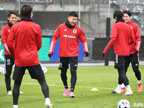 「守備的MFは注目されづらい」遠藤航が明かした“マウスピース”の意味 #gekisaka #daihyo 「守備的MFは注目されづらい」遠藤航が明かした“マウスピース”の意味 #gekisaka #daihyo