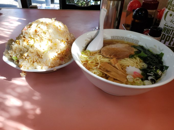 フォロワがチャーハンが多い店教えてくれて行った店内でチャーハン食ってるデブ(同族)がいて量大したことないやんけ!!ってラ フォロワがチャーハンが多い店教えてくれて行った店内でチャーハン食ってるデブ(同族)がいて量大したことないやんけ!!ってラ