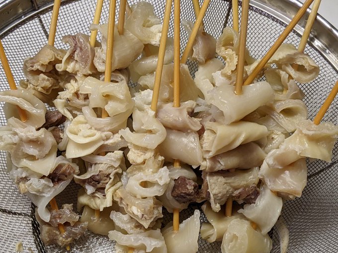そこで電話して家族に多数決をとったところ…圧倒的牛スジ串っ…!( 中間管理録トネガワ )てなわけで 豚ナンコツは次回とな そこで電話して家族に多数決をとったところ…圧倒的牛スジ串っ…!( 中間管理録トネガワ )てなわけで 豚ナンコツは次回とな