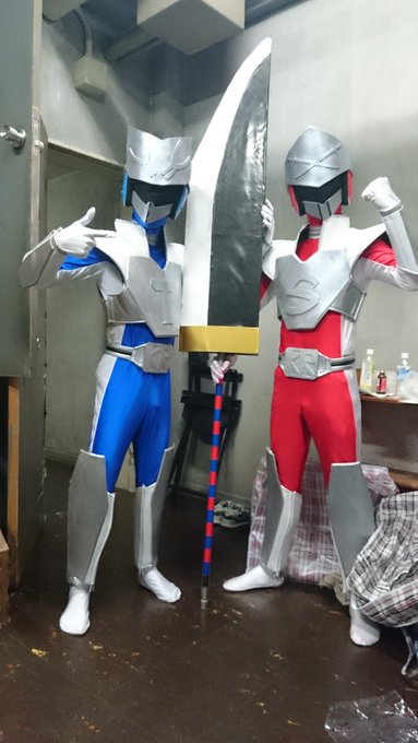 #カジレンジャー デザイン話①頂いたコンセプトは「赤と青」「三条市と燕市」と言う事で製作。レッドに刀と三条市でブルーはや #カジレンジャー デザイン話①頂いたコンセプトは「赤と青」「三条市と燕市」と言う事で製作。レッドに刀と三条市でブルーはや
