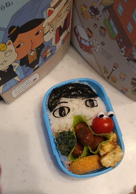 おはようございます☺️☁今日は1号のリクエストでおしりたんてい弁当🍱おしりたんていご飯🍚マルハニチロさんのほうれん草とチ おはようございます☺️☁今日は1号のリクエストでおしりたんてい弁当🍱おしりたんていご飯🍚マルハニチロさんのほうれん草とチ