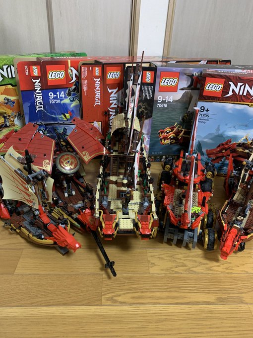 やっと全部揃いました!小学生の頃に初めてレゴニンジャゴー のシリーズで買ってもらったのが飛行戦艦ニンジャゴー(2012年 やっと全部揃いました!小学生の頃に初めてレゴニンジャゴー のシリーズで買ってもらったのが飛行戦艦ニンジャゴー(2012年