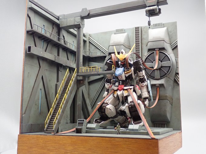 タイトル「目覚め」完成です!MGバルバトスで鉄血のオルフェンズ1話の冒頭のシーンを再現しました。MS本体と三日月、オルガ タイトル「目覚め」完成です!MGバルバトスで鉄血のオルフェンズ1話の冒頭のシーンを再現しました。MS本体と三日月、オルガ
