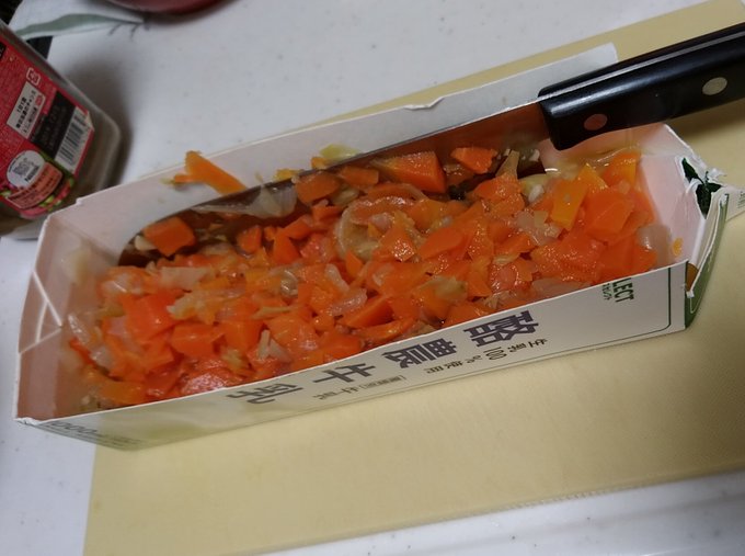 離乳食の煮野菜フリージング、刻むときに煮汁がまな板から溢れて汚れるし、野菜が包丁から逃げていつもおっくうだったんだけど、 離乳食の煮野菜フリージング、刻むときに煮汁がまな板から溢れて汚れるし、野菜が包丁から逃げていつもおっくうだったんだけど、