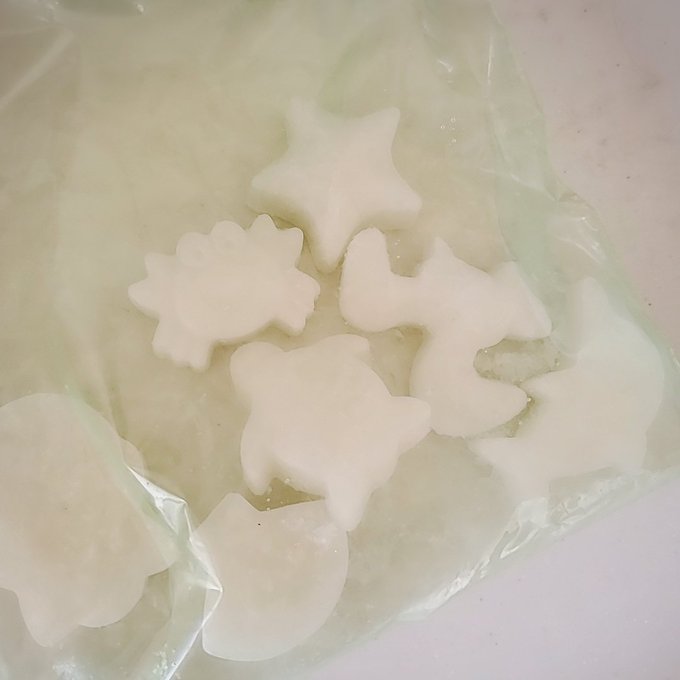 離乳食フリージング🦀我が家はちょきんぎょのシリコン製氷皿しかないんだけど、可愛いフリージングに仕上がってアガる〜🌟これは 離乳食フリージング🦀我が家はちょきんぎょのシリコン製氷皿しかないんだけど、可愛いフリージングに仕上がってアガる〜🌟これは