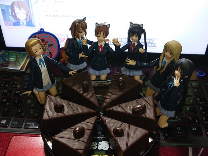 1日遅れですが・・・唯「憂~、誕生日おめでとう♪」梓「おめでとう・・・にゃん」ムギ「中々見つからない『シルベーヌ』を持っ 1日遅れですが・・・唯「憂~、誕生日おめでとう♪」梓「おめでとう・・・にゃん」ムギ「中々見つからない『シルベーヌ』を持っ
