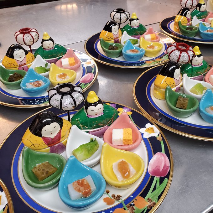 二木屋のひな会席、ただいまお支度中です。#hinadoll #hinamatsuri #二木屋の雛祭り #ひな祭り #ひ 二木屋のひな会席、ただいまお支度中です。#hinadoll #hinamatsuri #二木屋の雛祭り #ひな祭り #ひ