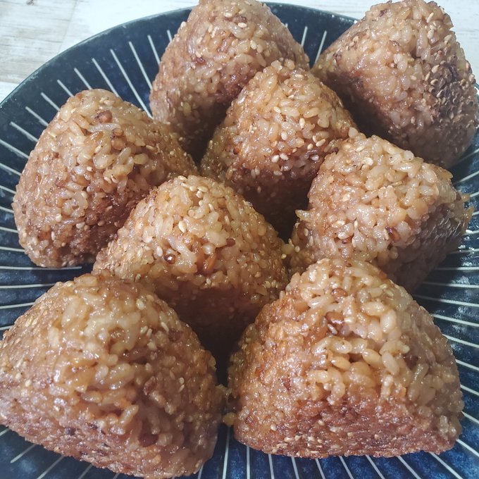 焼きおにぎり作った(๓´罒`๓)♪♪#おにぎり #焼きおにぎり #お弁当記録 #お弁当 #onigiri 焼きおにぎり作った(๓´罒`๓)♪♪#おにぎり #焼きおにぎり #お弁当記録 #お弁当 #onigiri