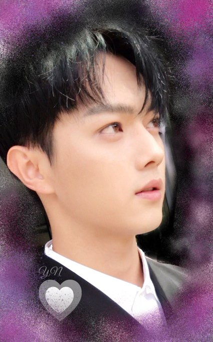 今日の1枚💗心ここにあらず💜何かを見つけた🧡幼い瞳が💚遠くを見てる💙おやすみなさい💕💕💕#シュー·カイ #許凱 #XuK 今日の1枚💗心ここにあらず💜何かを見つけた🧡幼い瞳が💚遠くを見てる💙おやすみなさい💕💕💕#シュー·カイ #許凱 #XuK