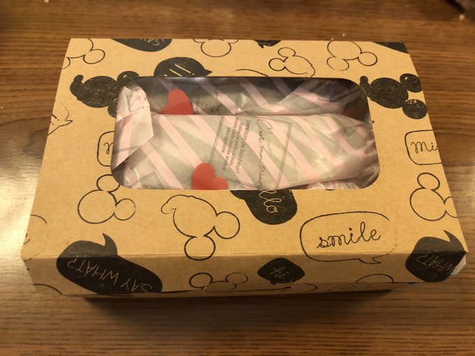 チョコの方は妻からクラッシュナッツのブラウニー、娘からチョコクッキーを貰いました。2人とも手作りで昼間ずっと作っていたの チョコの方は妻からクラッシュナッツのブラウニー、娘からチョコクッキーを貰いました。2人とも手作りで昼間ずっと作っていたの