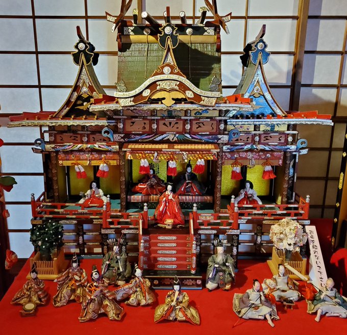 二木屋のひなの室礼より。こちらは東照宮風の御殿飾りのお雛様です。東照宮にように豪華な作りです。#御殿飾り #東照宮#hi 二木屋のひなの室礼より。こちらは東照宮風の御殿飾りのお雛様です。東照宮にように豪華な作りです。#御殿飾り #東照宮#hi