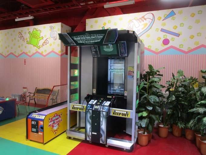 改装による閉店前のショッピングモールで発見!「エレベーターアクション デスパレード」エレベータの上下ボタンや戸閉ボタンが 改装による閉店前のショッピングモールで発見!「エレベーターアクション デスパレード」エレベータの上下ボタンや戸閉ボタンが