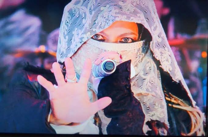 2014年の国立はこれ以上ないほど神秘的かつ神々しいライブだった。metropolis〜Blameまでの流れは圧巻の一言 2014年の国立はこれ以上ないほど神秘的かつ神々しいライブだった。metropolis〜Blameまでの流れは圧巻の一言