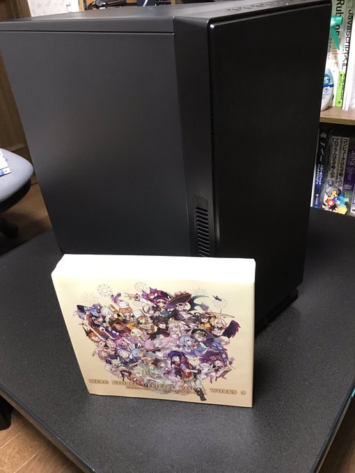 動作確認後、PCケースに入れる作業に移る写真に大きさが比較出来るようにメルストの画集を一緒に写したが大きさが伝わるだろう 動作確認後、PCケースに入れる作業に移る写真に大きさが比較出来るようにメルストの画集を一緒に写したが大きさが伝わるだろう