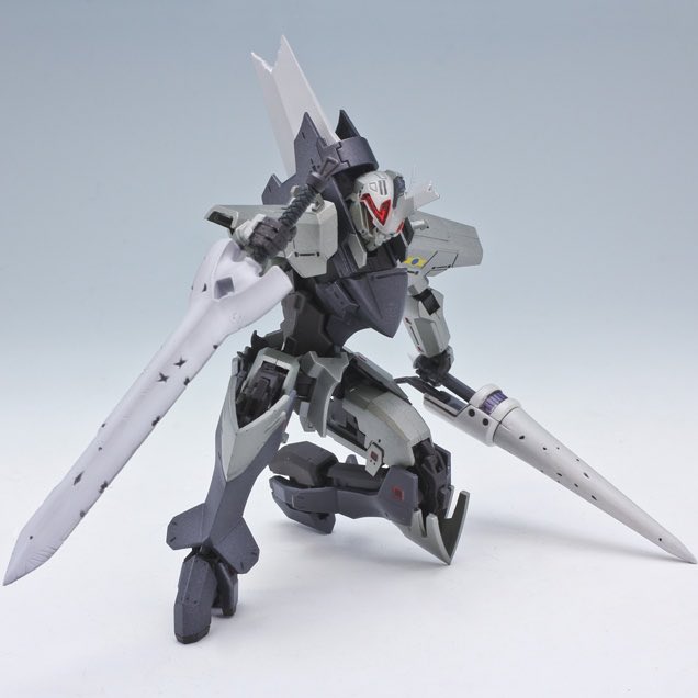 ②デルフィング第二形態(ブレイクブレイド)RIOBOTを持っています。この商品は劇中のイメージを考えると大剣を大きくして ②デルフィング第二形態(ブレイクブレイド)RIOBOTを持っています。この商品は劇中のイメージを考えると大剣を大きくして