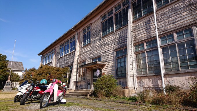 中二病でも恋がしたい!の聖地の学校まで行ってきた。初めてきたけどこちらもけいおん!聖地、豊郷小学校に勝るとも劣らない推さ 中二病でも恋がしたい!の聖地の学校まで行ってきた。初めてきたけどこちらもけいおん!聖地、豊郷小学校に勝るとも劣らない推さ