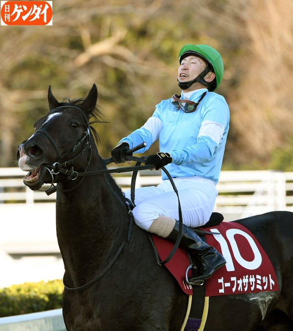 中山記念が終わり、大きく天を仰いだ蛯名騎手。どんな思いが去来したのでしょう。同期、武豊騎手からは、「今までは一緒に勝つこ 中山記念が終わり、大きく天を仰いだ蛯名騎手。どんな思いが去来したのでしょう。同期、武豊騎手からは、「今までは一緒に勝つこ