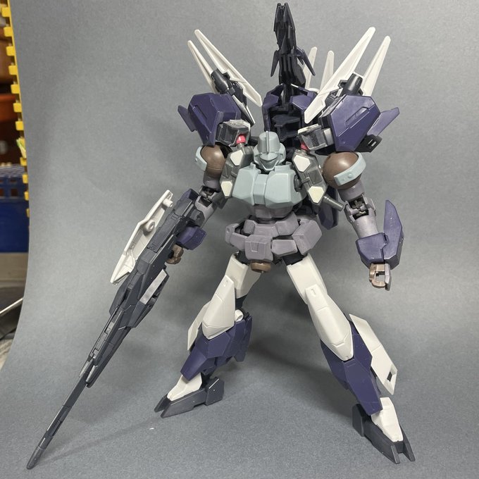 コアリーオーNPDにコアハンガー2を背負わせ、アーマーパーツ一式を運べるようにしました。素体の性能は高くないはずなので、 コアリーオーNPDにコアハンガー2を背負わせ、アーマーパーツ一式を運べるようにしました。素体の性能は高くないはずなので、