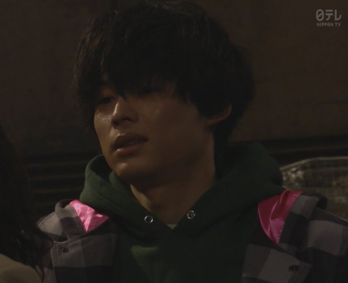 俳優松村北斗のこの顔が好きなんよ。サイコパス感溢れてるというかなんというか、、、10の秘密のナイフで暴れてるシーンが好き 俳優松村北斗のこの顔が好きなんよ。サイコパス感溢れてるというかなんというか、、、10の秘密のナイフで暴れてるシーンが好き