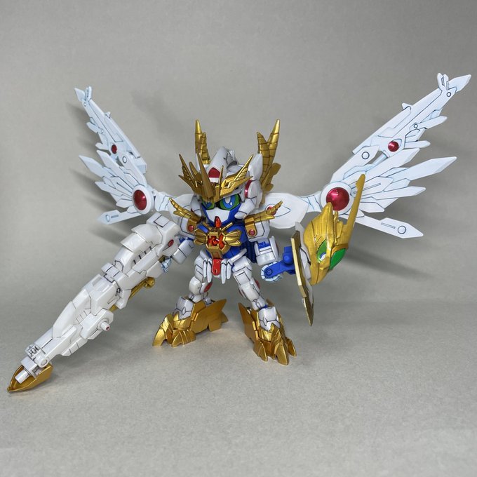 SD #エクスヴァルキランダー を部分塗装して完成させました。赤い丸は、だいたいシールです。羽の大きい丸は、シールの切り SD #エクスヴァルキランダー を部分塗装して完成させました。赤い丸は、だいたいシールです。羽の大きい丸は、シールの切り