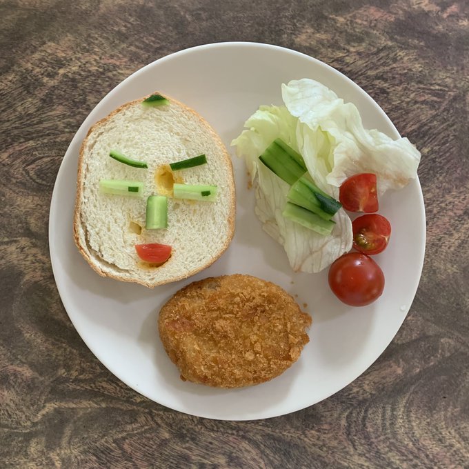 娘朝キャラご飯。娘「パパでしょ」俺「笑笑、それも正解か」娘「誰?」俺「ちびまる子ちゃんの矢沢くん」娘「形だけじゃん」俺「 娘朝キャラご飯。娘「パパでしょ」俺「笑笑、それも正解か」娘「誰?」俺「ちびまる子ちゃんの矢沢くん」娘「形だけじゃん」俺「