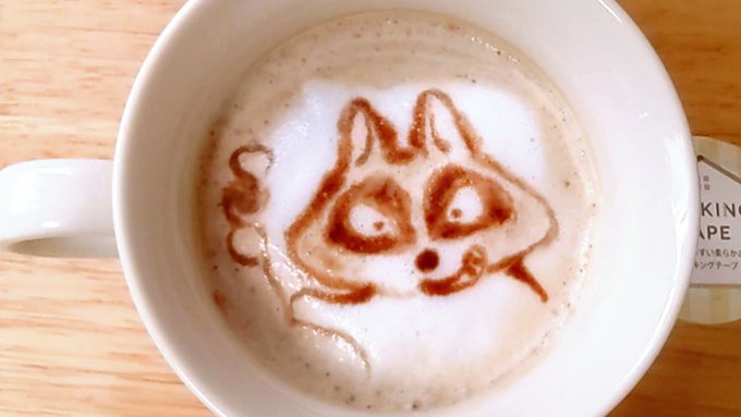 ラテアートでぼのぼのアライグマくんを描いてみました🐾🌳いたずらっ子な感じになりましたよ~🤡🍊メイキング動画公開中🌈#ラテ ラテアートでぼのぼのアライグマくんを描いてみました🐾🌳いたずらっ子な感じになりましたよ~🤡🍊メイキング動画公開中🌈#ラテ
