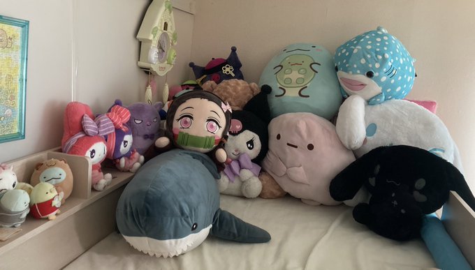 デミちゃんのベッドの上(*´ω`*)ぬいぐるみ多いな(・Д・) デミちゃんのベッドの上(*´ω`*)ぬいぐるみ多いな(・Д・)