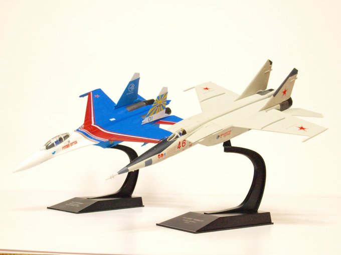 チョイ、ガーリーエアフォースへと脱線しましたが😅、最後にMiG-25とSu-27のロシア機同士で。使用機材 OLYMPU チョイ、ガーリーエアフォースへと脱線しましたが😅、最後にMiG-25とSu-27のロシア機同士で。使用機材 OLYMPU
