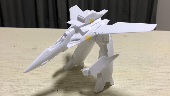 初ハセガワに悪戦苦闘しながら何とか仮組みしました💦というか7割ぐらい接着しているので仮組みではないですね😅合わせ目消しも 初ハセガワに悪戦苦闘しながら何とか仮組みしました💦というか7割ぐらい接着しているので仮組みではないですね😅合わせ目消しも